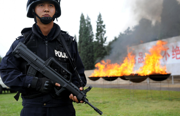 云南昆明公開焚燒3噸毒品