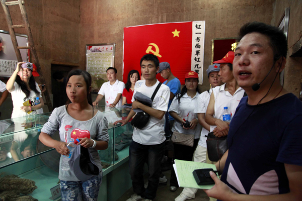 巧家縣開展“重走長征路”青少年紅色之旅活動