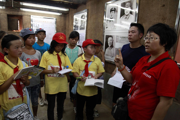 巧家縣開展“重走長征路”青少年紅色之旅活動