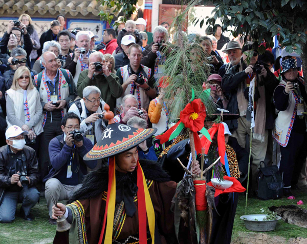 彝鄉風情醉客人