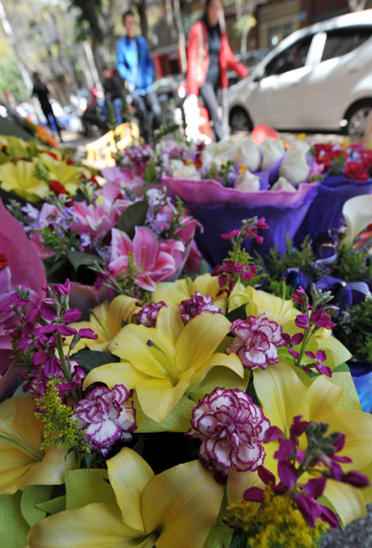 云南花香飄四海 情人節里玫瑰多