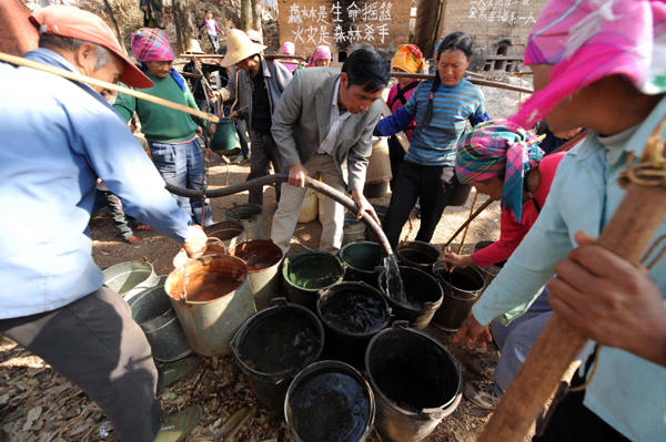 云南旱情：貧困彝村買水度日