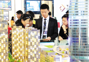 昆明市民逛房交會 只為看看房價降沒降