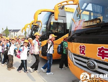 浙江德清縣2000多萬購校車 按美式標準制造