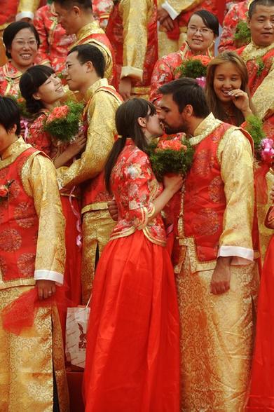 百對新人情定西湖