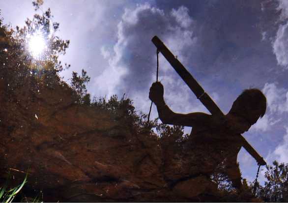 浙江新昌遭遇空前旱災 山民飲水告急展開救援