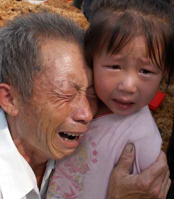 The search for 123 trapped miners at a flooded coal mine in South China's Guangdong Province have been suspended Monday. All are declared dead, Xinhua reported.