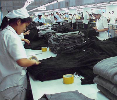 China is likely to post 9.5 percent economic growth for the second half of 2005, slowing to 8.5 to 9.0 percent in the full year of 2006, a senior government economist said on Tuesday.