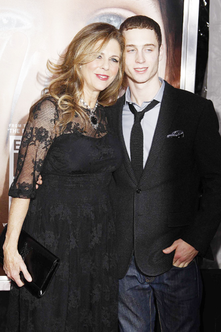 'Extremely Loud and Incredibly Close' premieres