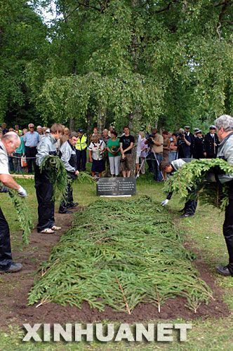 愛重新安葬蘇軍烈士遺骨