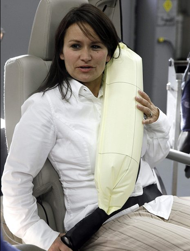 福特推出全球首例“自動氣囊安全帶”保護后排乘客