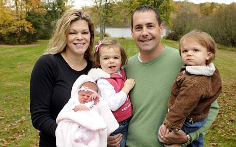 美一家三娃生日皆為“幸運日” 概率僅為五千萬分之一