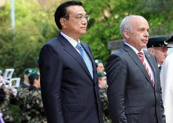 李克強與瑞士聯邦主席毛雷爾共同會見記者