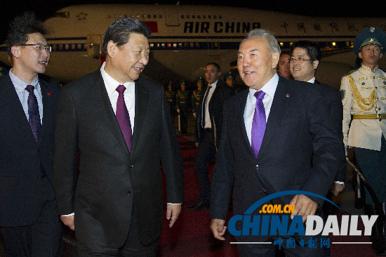 習(xí)近平抵達(dá)阿斯塔納開始對哈薩克斯坦進(jìn)行國事訪問