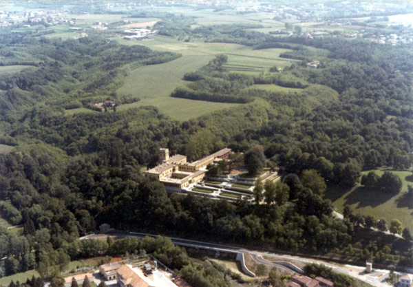 老貝轉(zhuǎn)移“根據(jù)地”裸體派對繼續(xù)開？ 辯護律師否認