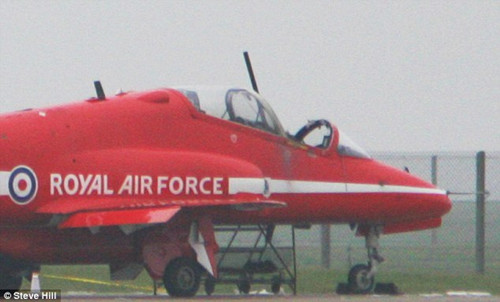 英國皇家空軍特技飛行員被彈出機艙外身亡