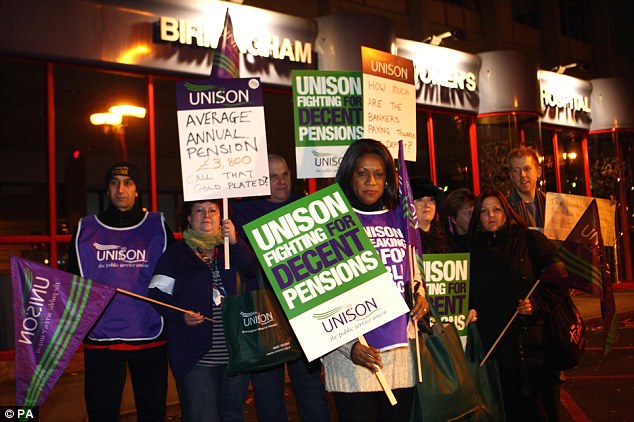 英200多萬人舉行“世紀(jì)大罷工” 卡梅倫政府面臨最大考驗(yàn)