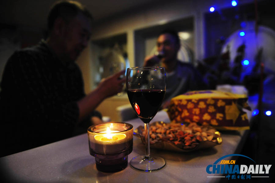 “雪龍”號開放酒吧 以調節單調枯燥海上生活