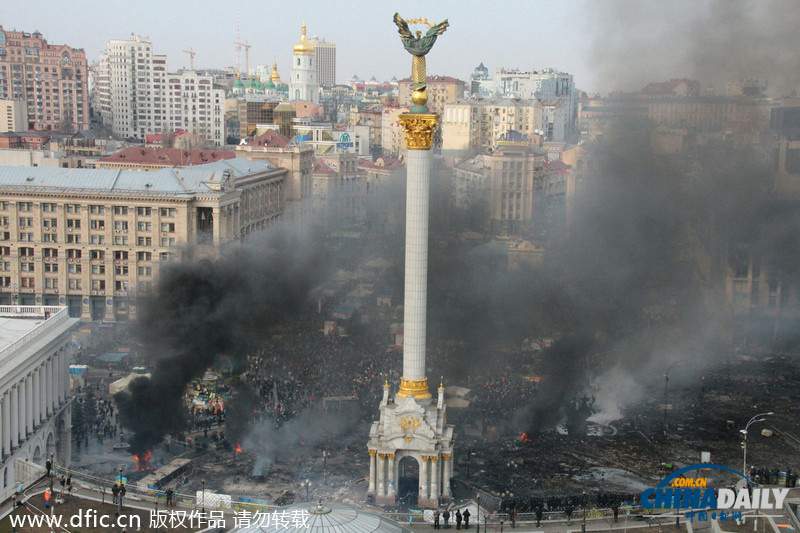 烏克蘭沖突持續(xù)示威者陳尸廣場(chǎng) 總統(tǒng)“休戰(zhàn)”承諾未能兌現(xiàn)