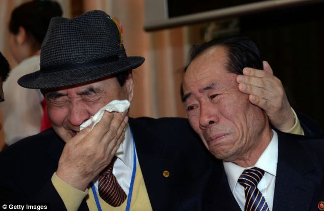 韓朝離散家屬團(tuán)聚活動(dòng)結(jié)束 難舍之情溢于言表