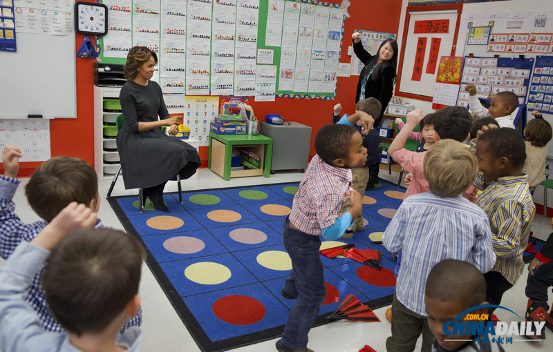 米歇爾參觀育英學(xué)校聽學(xué)生講中國之行 為訪華做準(zhǔn)備