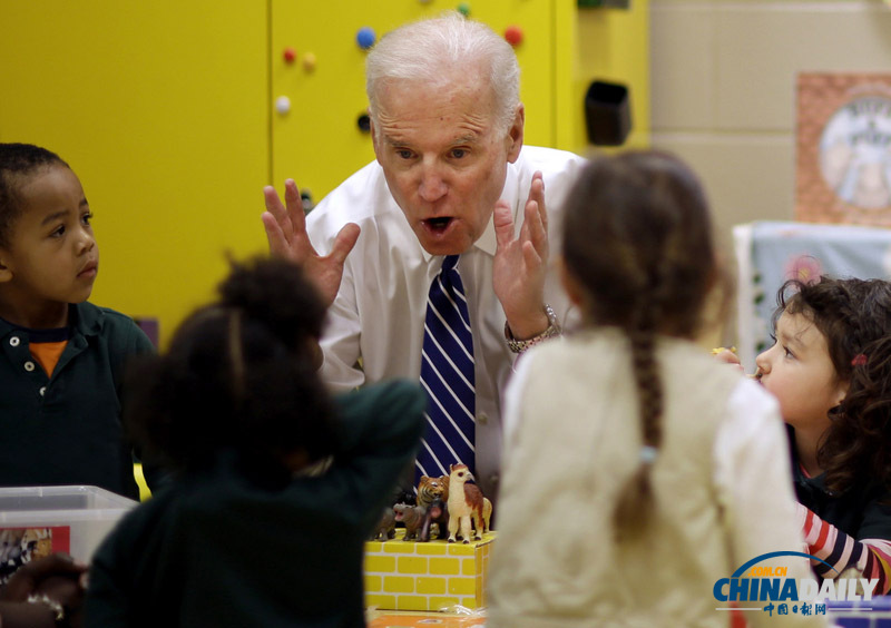 美副總統看望學前班兒童 賣萌搞怪不忘為選舉籌款