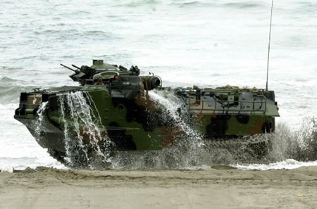 臺軍AAV7兩棲登陸車操演