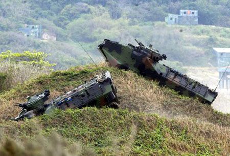 臺軍AAV7兩棲登陸車操演