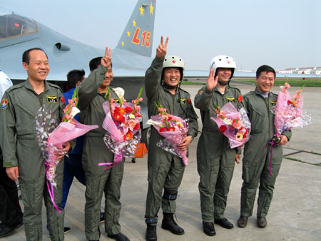 我教練機“獵鷹”亮相