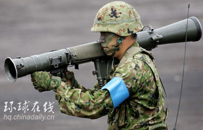 日本自衛隊舉行軍演