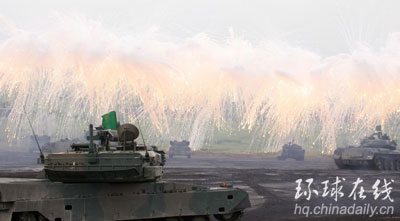 日本自衛隊舉行軍演