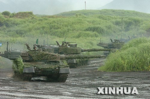 日富士軍演規模空前 數萬百姓現場觀看