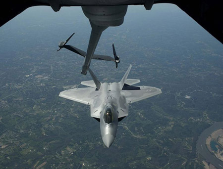 美軍首個F-22戰機中隊進入戰斗準備狀態