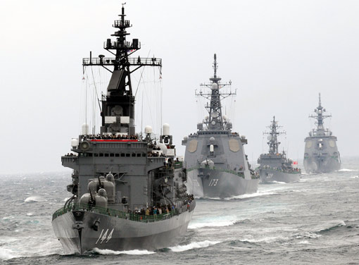 日本海上自衛隊一直升機緊急迫降2人失蹤