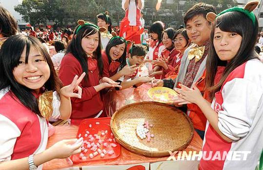 臺北一高中4千人一起搓湯圓迎冬至