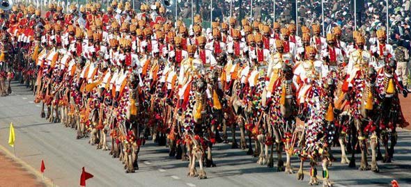 印度舉行國慶閱兵 “當家武器”齊亮相