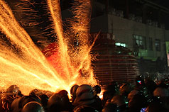 臺南縣鹽水蜂炮 數十萬發狂炸