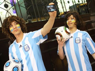 王力宏新片造型似戰神巴蒂　穿球衣追女生(圖)