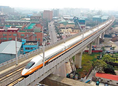 臺(tái)灣開啟交通現(xiàn)代化之路 南北一日生活圈形成