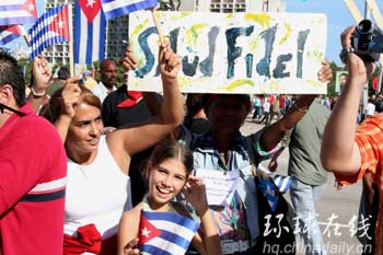 圖：古巴舉行盛大閱兵式紀念建軍50周年