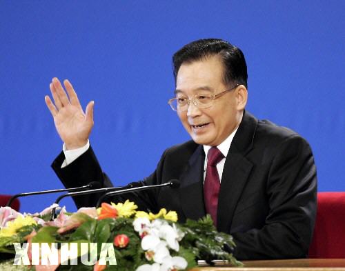 溫家寶總理與中外記者見(jiàn)面
