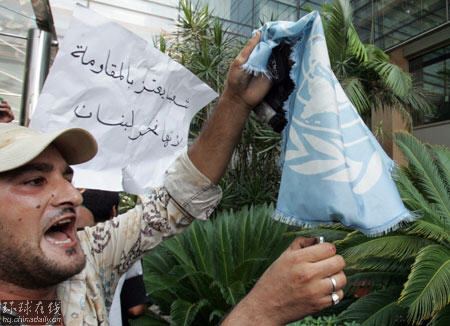 空襲過后 黎巴嫩人“進攻”聯合國辦事處