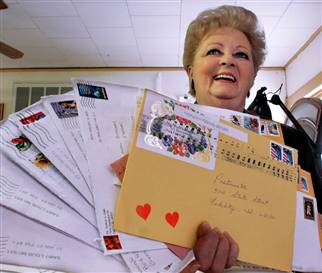 索取“忠誠”郵戳留念 美小鎮情人節前大收情書