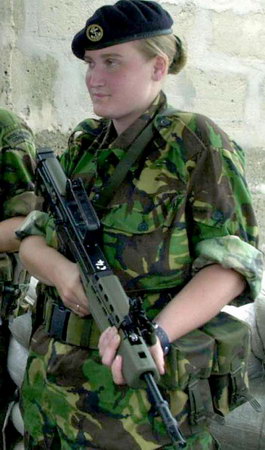 <FONT COLOR=#000000>在伊朗:女兵三書認錯與總統握手言謝</FONT>