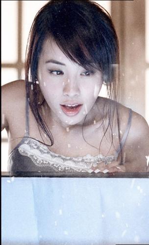 蔡依林八位數(shù)重金代言 牛奶沐浴雪中輕舞(圖)