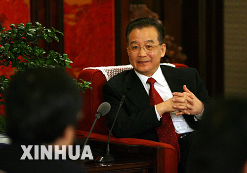 溫家寶總理接受日媒體聯合采訪