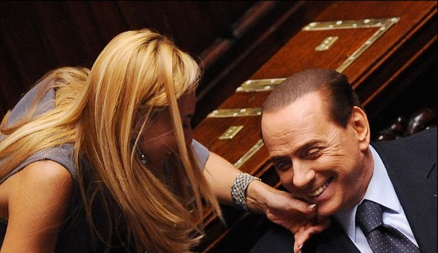 食色性也？ 經(jīng)濟(jì)崩于前 意大利總理老貝仍“色心不改”