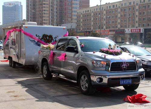 長春：拖著房車接媳婦（組圖）