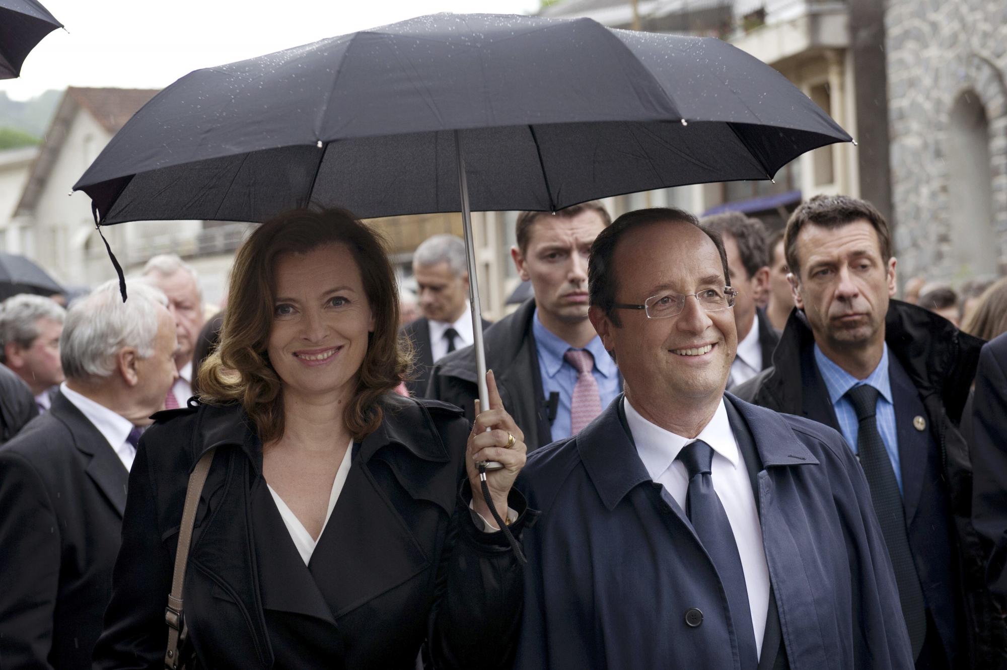 法總統兩任女友口水戰升級 羅雅爾“翻舊賬”斥瓦萊麗曾害其競選總統失利