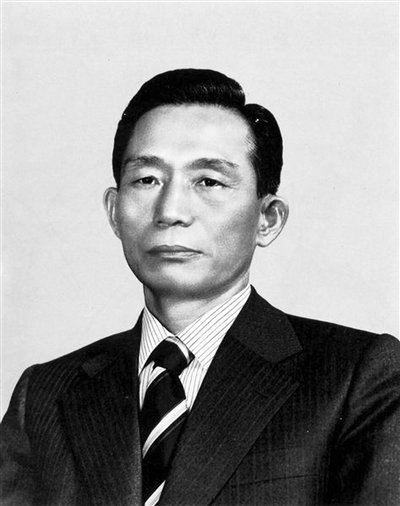 韓前總統(tǒng)之女樸槿惠參選總統(tǒng) 其父母均被槍殺